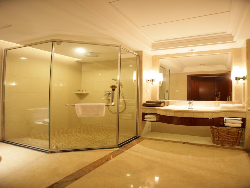 Dongguan Huilihua Hotel Exterior photo