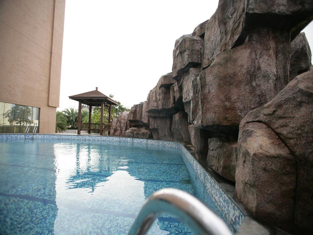 Dongguan Huilihua Hotel Exterior photo
