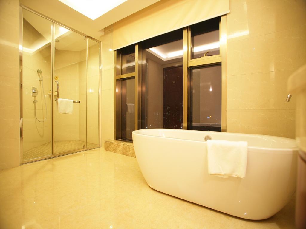 Dongguan Huilihua Hotel Exterior photo