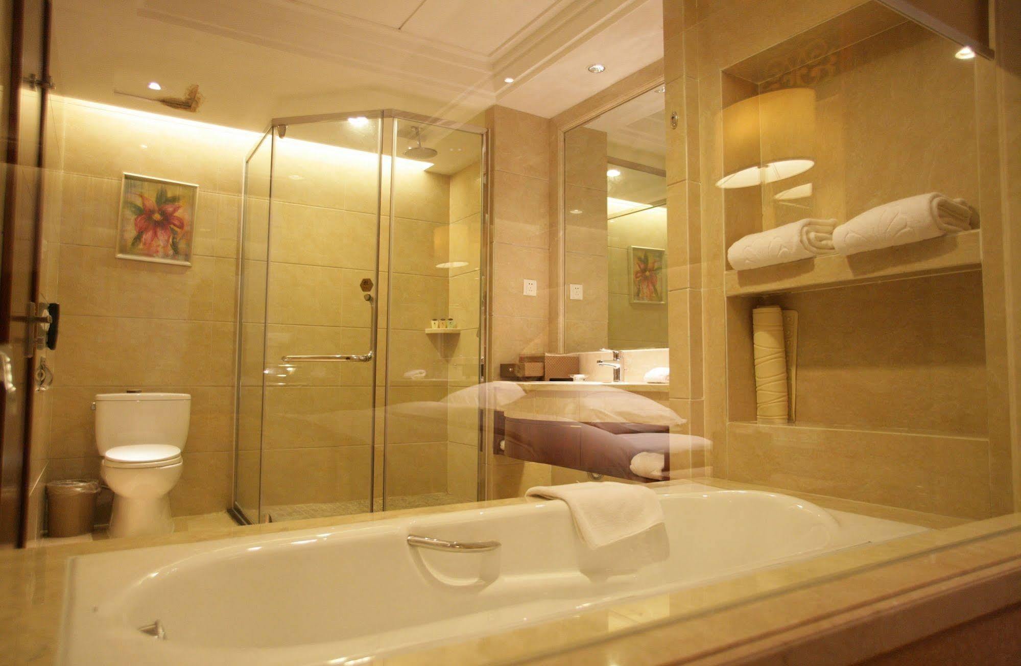 Dongguan Huilihua Hotel Exterior photo